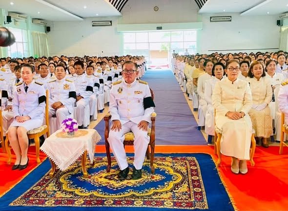 นายสนั่น. ชินมา นายกเทศมนตรีตำบลพันนาพร้อมคณะผู้บริหาร และพนักงานเทศบาล ร่วมพิธีถวายราชสักการะและวางพานพุ่ม และพิธีจุดเทียนถวายพระพรชัยมงคล