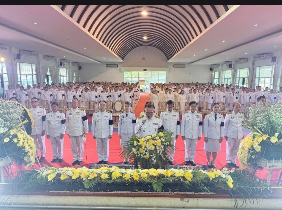 เทศบาลตำบลพันนา เข้าร่วมพิธีวางพวงมาลาและถวายสดุดี  เนื่องในวันนวมินทรมหาราช